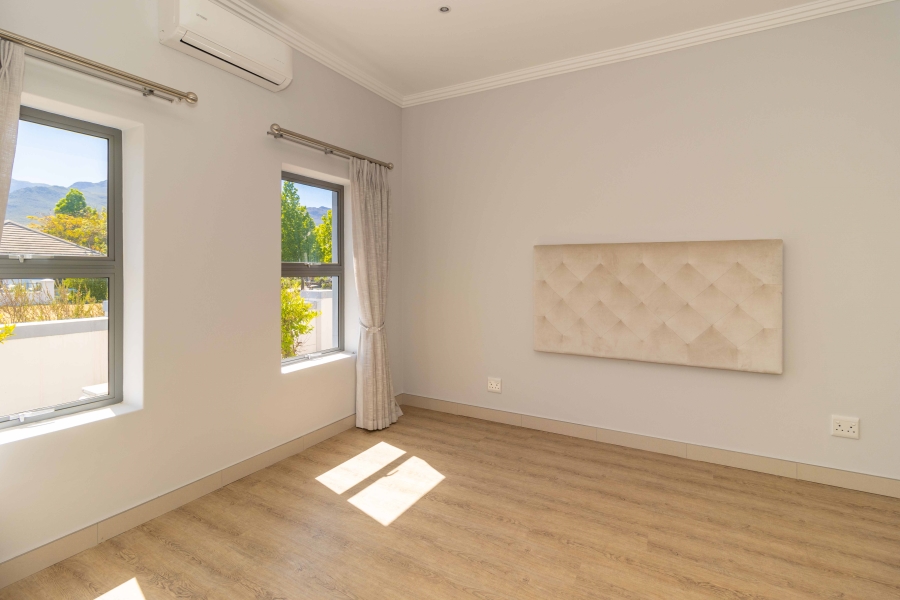 5 Bedroom Property for Sale in Val De Vie Estate Western Cape